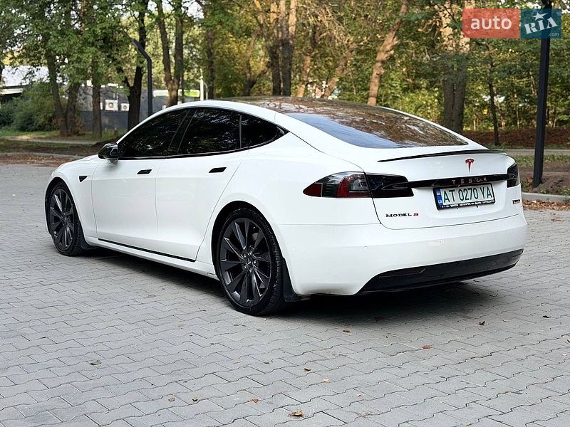 Ліфтбек Tesla Model S 2017 в Тернополі