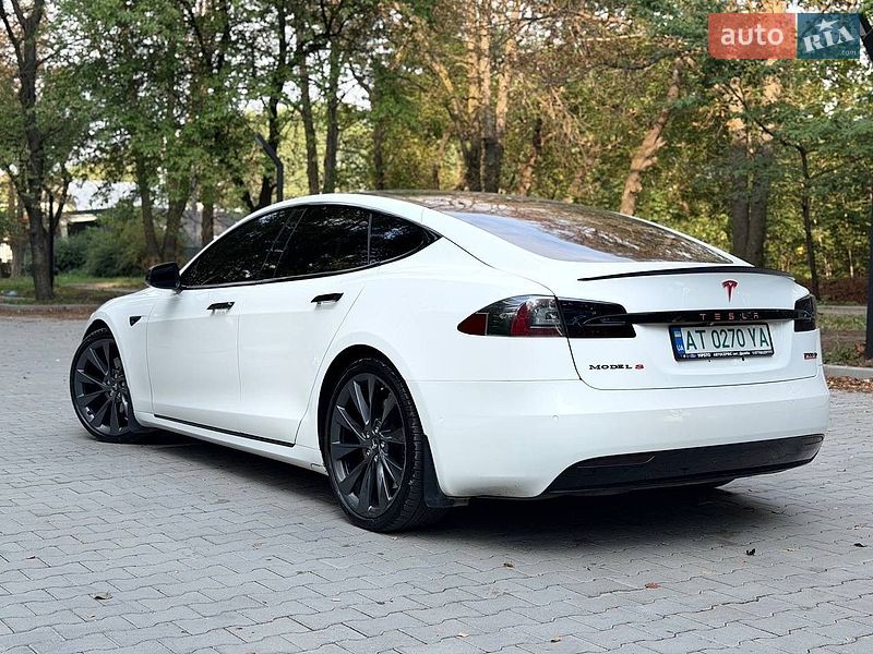 Ліфтбек Tesla Model S 2017 в Тернополі