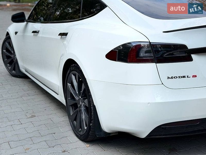 Ліфтбек Tesla Model S 2017 в Тернополі