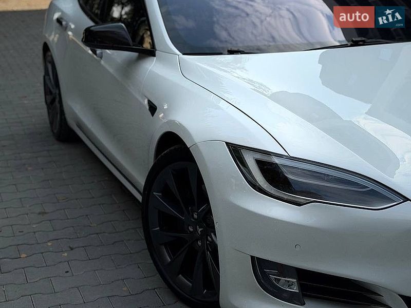 Лифтбек Tesla Model S 2017 в Тернополе
