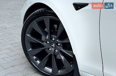 Ліфтбек Tesla Model S 2017 в Тернополі