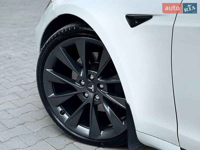 Ліфтбек Tesla Model S 2017 в Тернополі