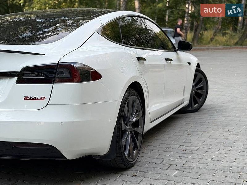 Ліфтбек Tesla Model S 2017 в Тернополі