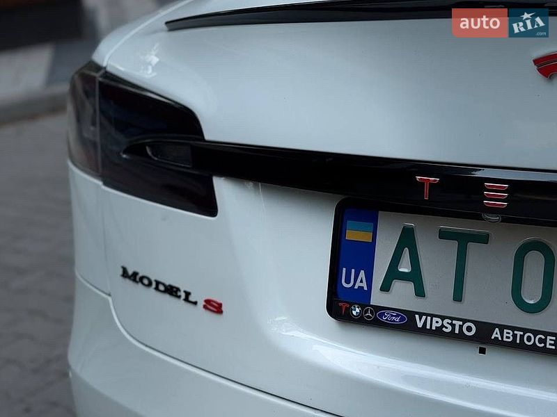 Ліфтбек Tesla Model S 2017 в Тернополі