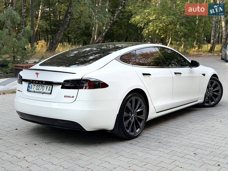 Ліфтбек Tesla Model S 2017 в Тернополі