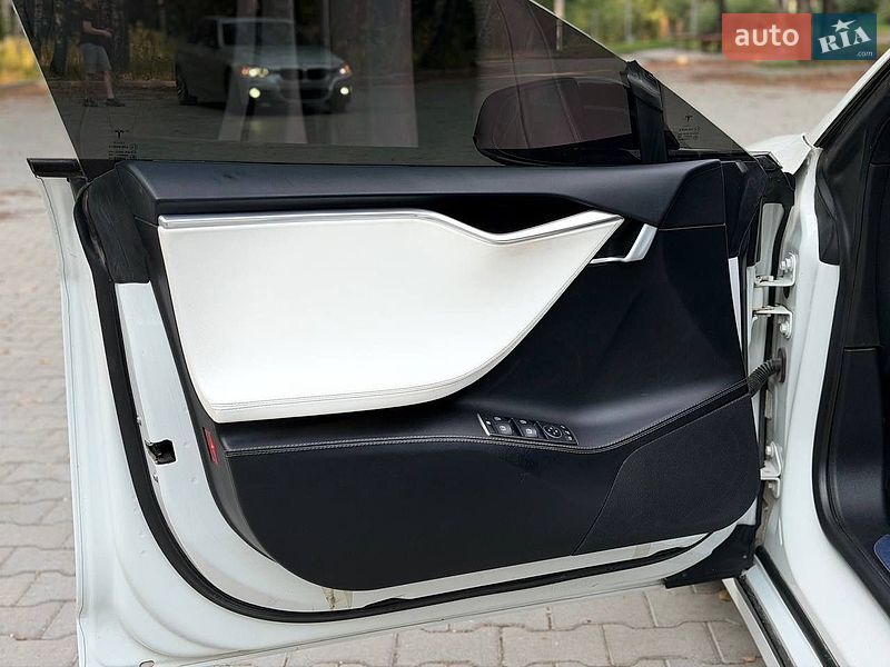 Ліфтбек Tesla Model S 2017 в Тернополі