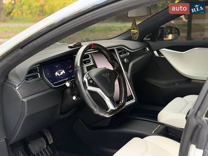 Лифтбек Tesla Model S 2017 в Тернополе
