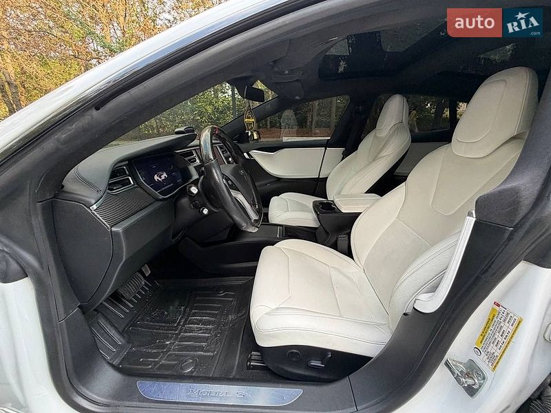 Ліфтбек Tesla Model S 2017 в Тернополі
