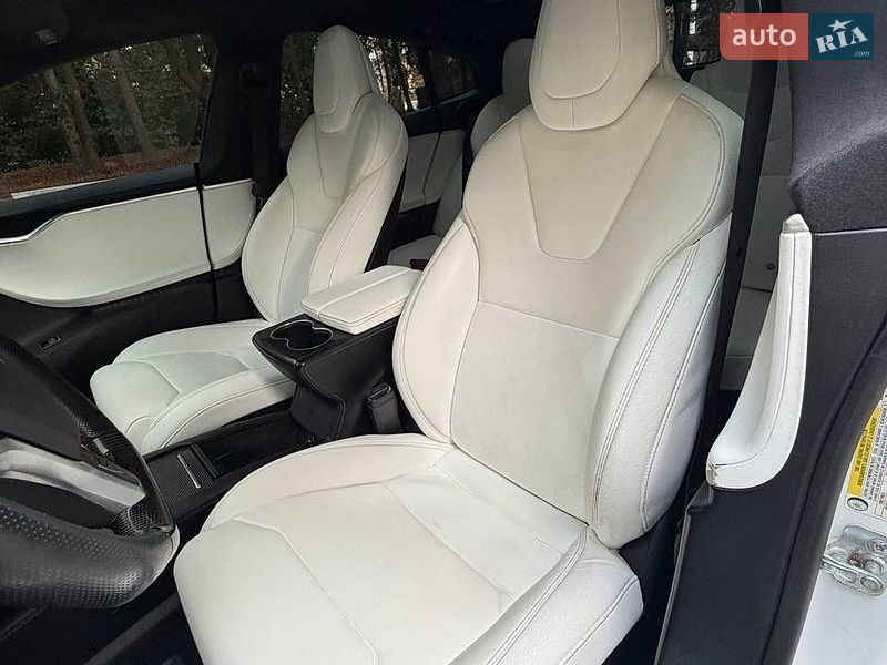 Ліфтбек Tesla Model S 2017 в Тернополі