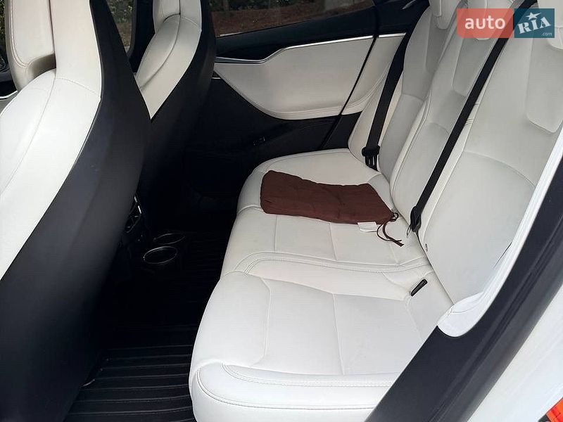 Ліфтбек Tesla Model S 2017 в Тернополі