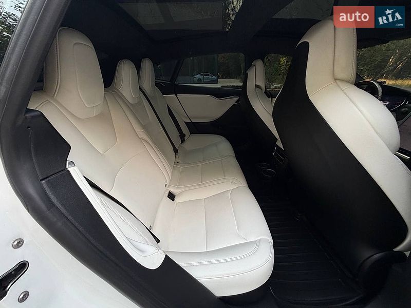Ліфтбек Tesla Model S 2017 в Тернополі