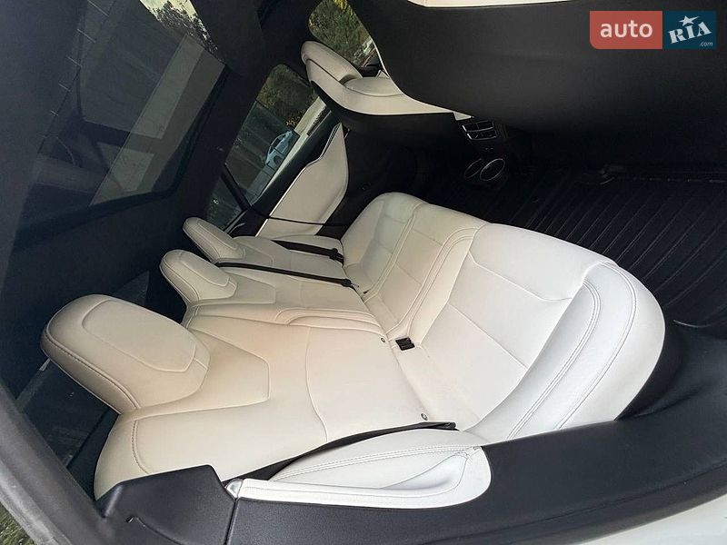 Ліфтбек Tesla Model S 2017 в Тернополі