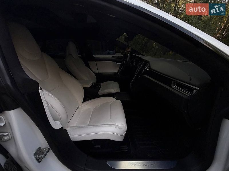 Ліфтбек Tesla Model S 2017 в Тернополі