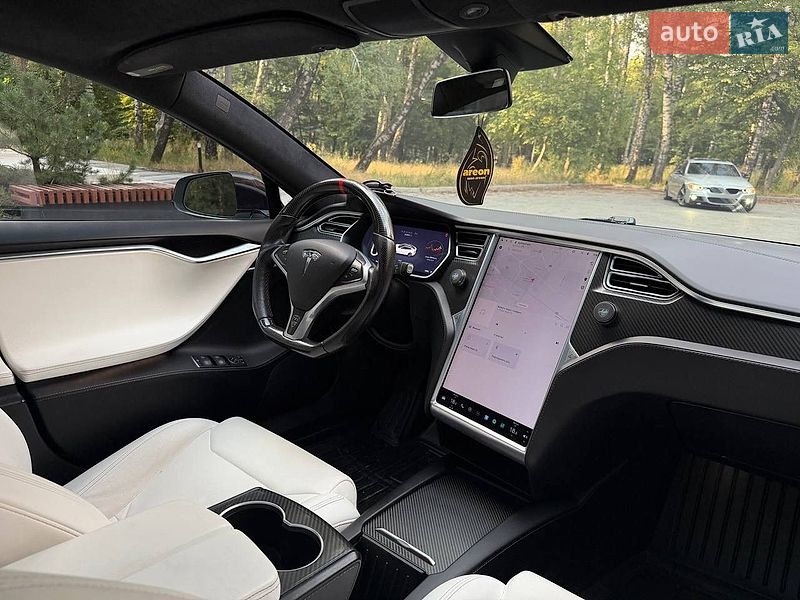 Ліфтбек Tesla Model S 2017 в Тернополі