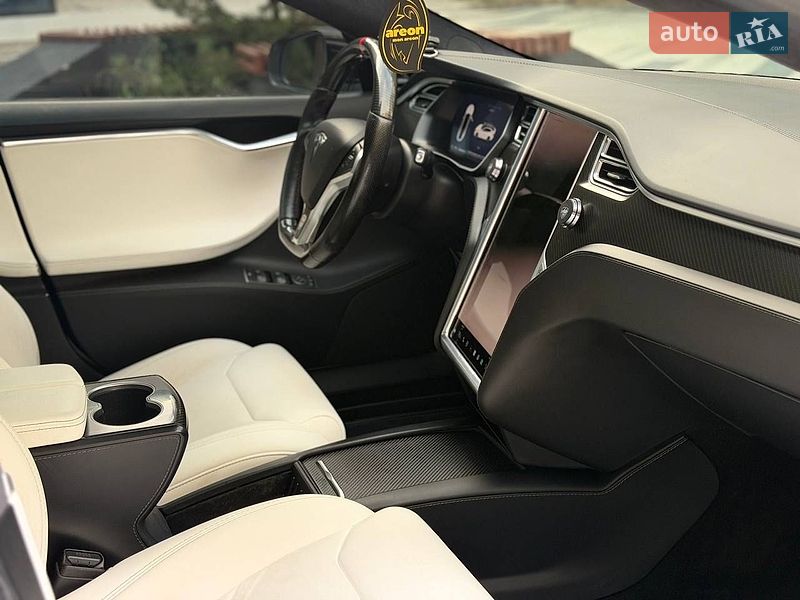Ліфтбек Tesla Model S 2017 в Тернополі