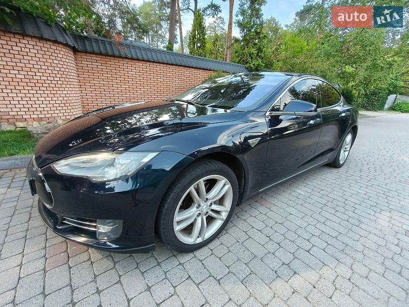Tesla Model S 2014