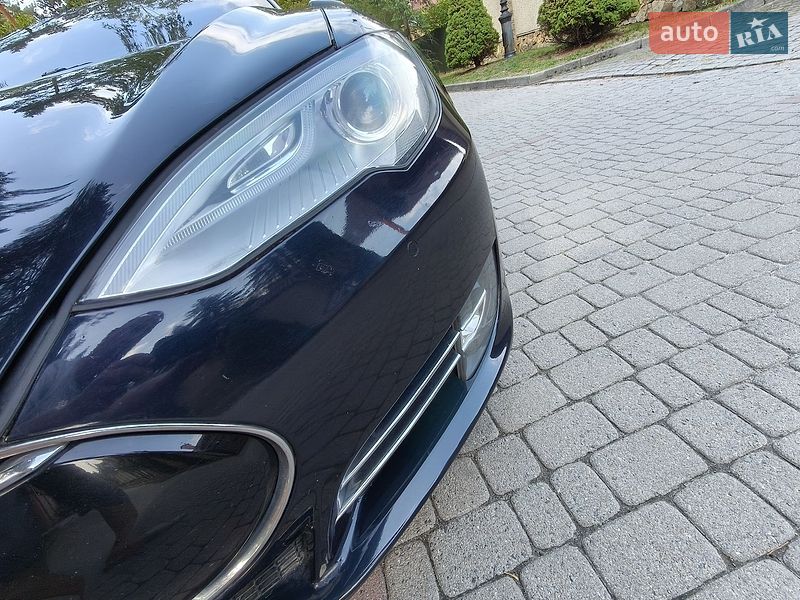 Лифтбек Tesla Model S 2014 в Львове