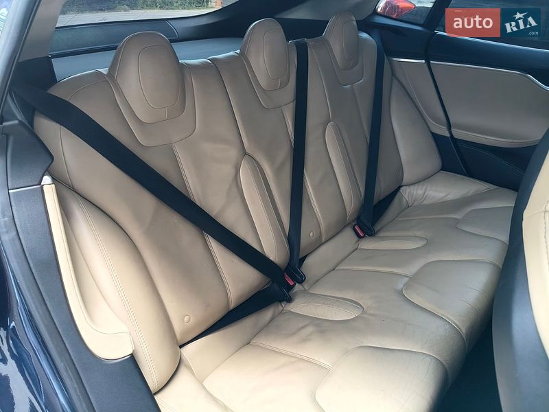 Лифтбек Tesla Model S 2014 в Львове