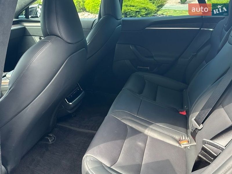Лифтбек Tesla Model S 2022 в Тернополе