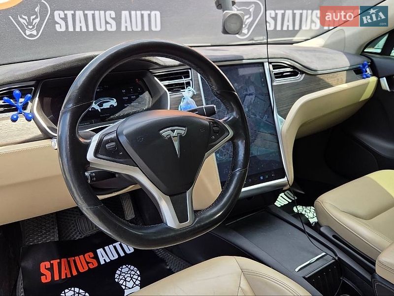 Лифтбек Tesla Model S 2016 в Хмельницком