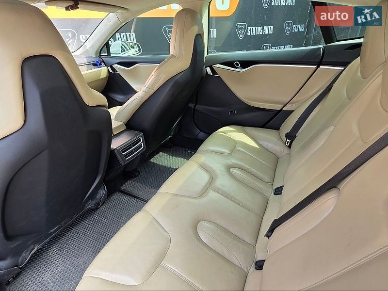 Лифтбек Tesla Model S 2016 в Хмельницком