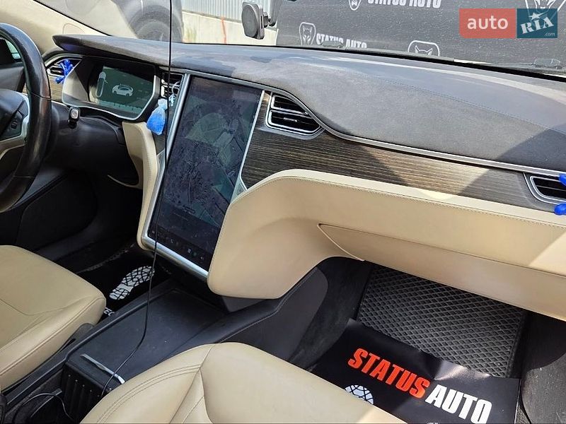 Лифтбек Tesla Model S 2016 в Хмельницком