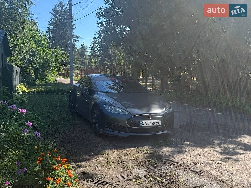 Ліфтбек Tesla Model S 2014 в Смілі