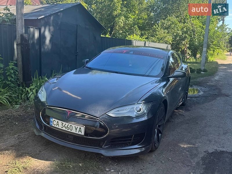 Ліфтбек Tesla Model S 2014 в Смілі