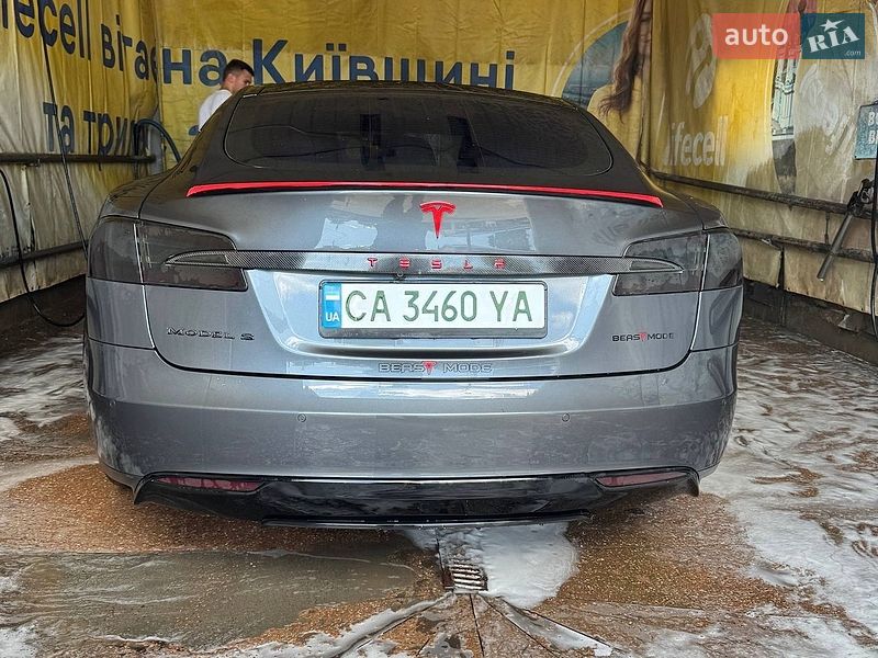 Ліфтбек Tesla Model S 2014 в Смілі