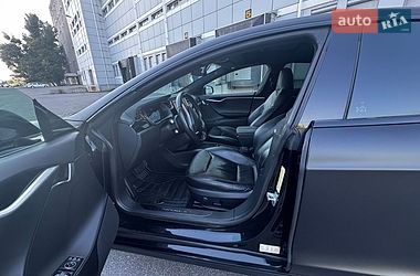 Лифтбек Tesla Model S 2015 в Днепре