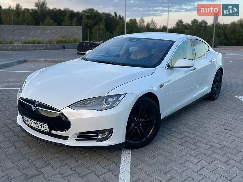 Ліфтбек Tesla Model S 2015 в Броварах