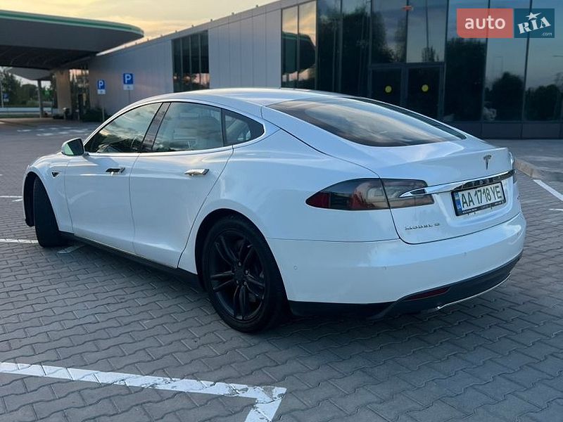 Лифтбек Tesla Model S 2015 в Броварах