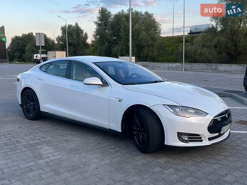 Лифтбек Tesla Model S 2015 в Броварах