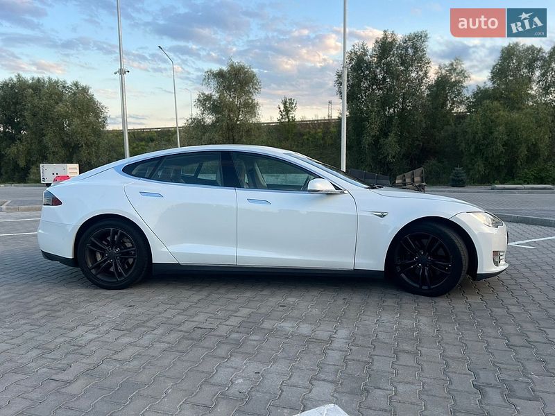 Ліфтбек Tesla Model S 2015 в Броварах