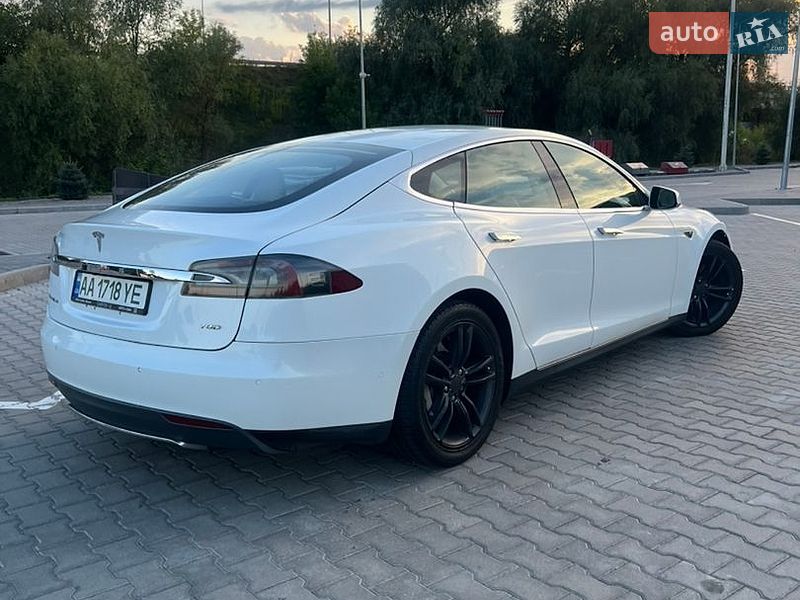 Ліфтбек Tesla Model S 2015 в Броварах