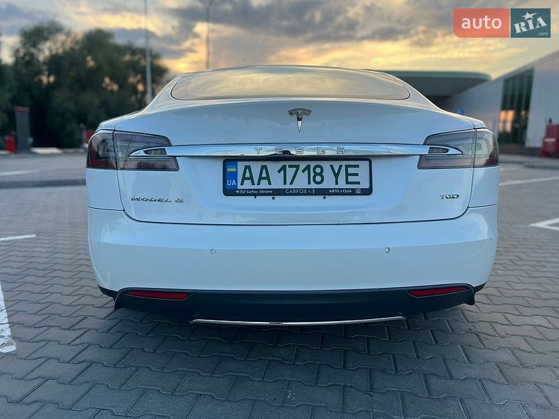 Ліфтбек Tesla Model S 2015 в Броварах