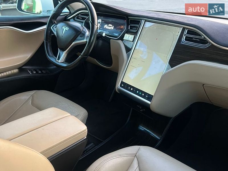 Ліфтбек Tesla Model S 2015 в Броварах