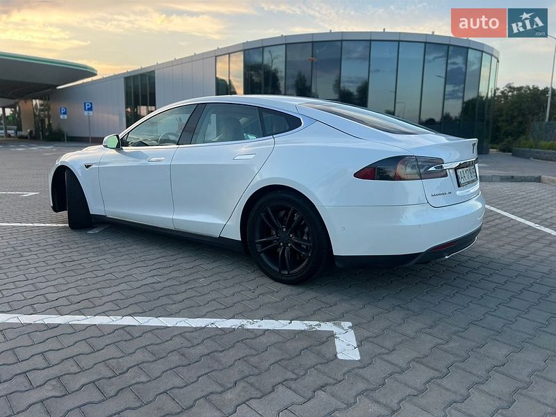 Ліфтбек Tesla Model S 2015 в Броварах