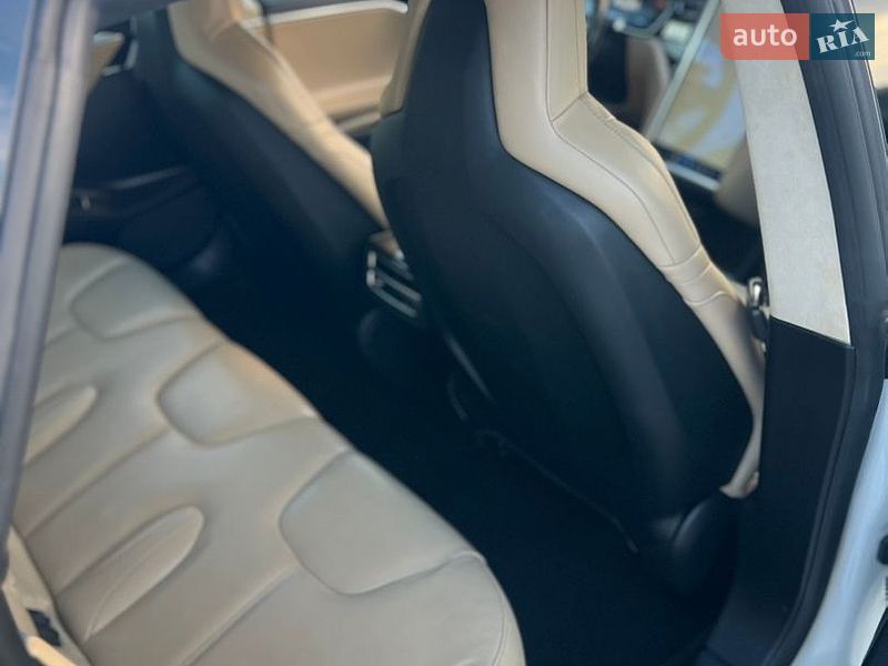 Ліфтбек Tesla Model S 2015 в Броварах