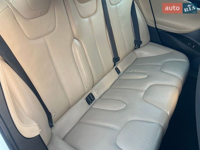 Ліфтбек Tesla Model S 2015 в Броварах