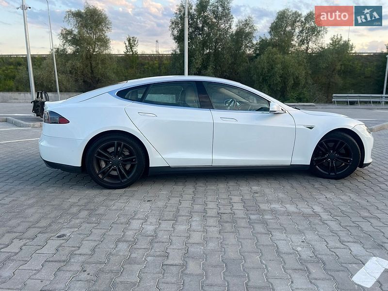 Ліфтбек Tesla Model S 2015 в Броварах