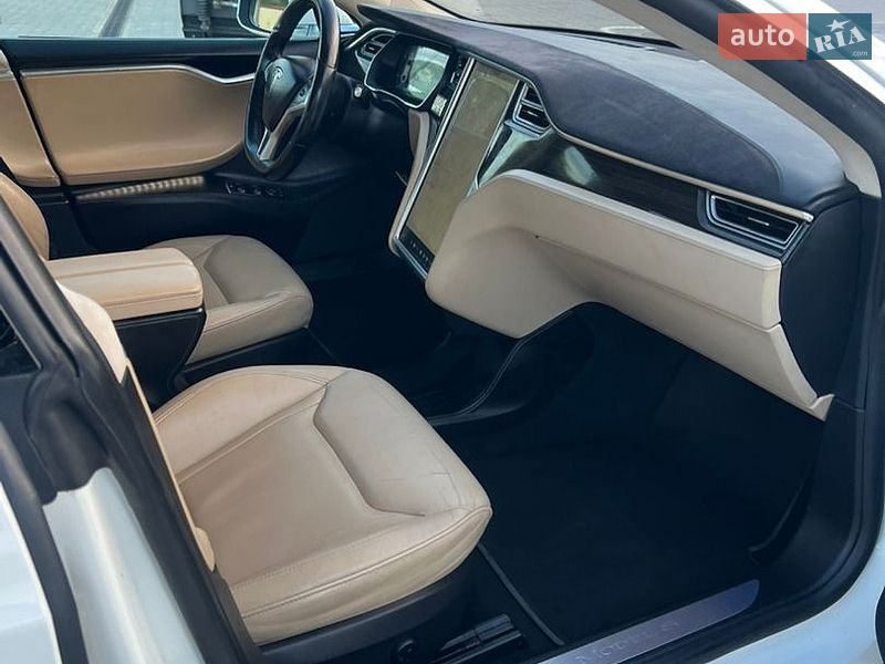 Ліфтбек Tesla Model S 2015 в Броварах