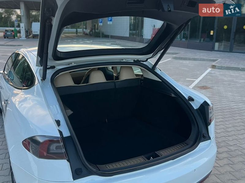 Ліфтбек Tesla Model S 2015 в Броварах