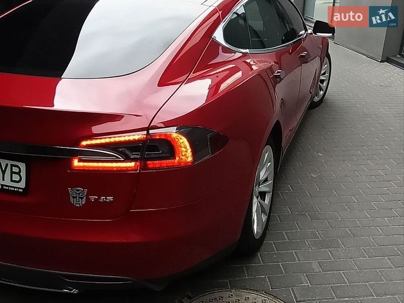 Ліфтбек Tesla Model S 2013 в Львові