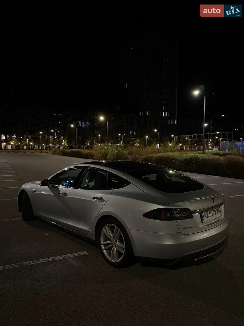 2014 Tesla Model S - мініатюра 2