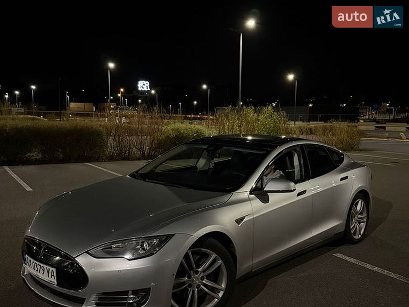 Tesla Model S 2014