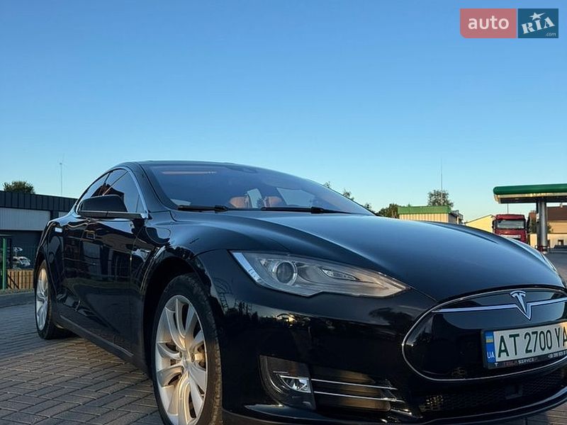 Ліфтбек Tesla Model S 2014 в Івано-Франківську