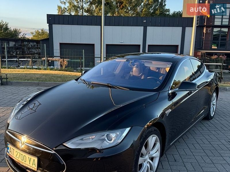Ліфтбек Tesla Model S 2014 в Івано-Франківську