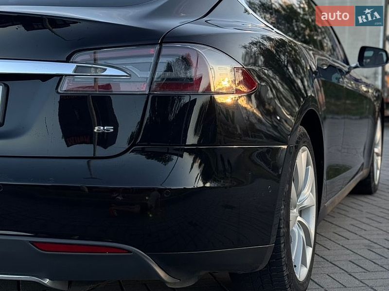 Ліфтбек Tesla Model S 2014 в Івано-Франківську