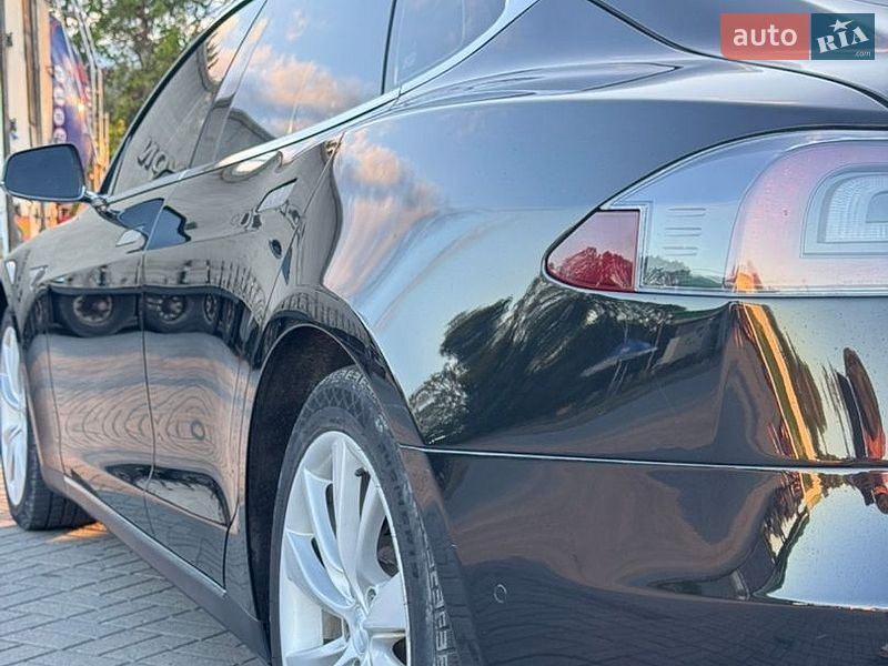 Ліфтбек Tesla Model S 2014 в Івано-Франківську
